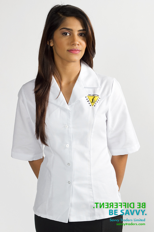 Fitted women's shirt with embroidered corporate logo